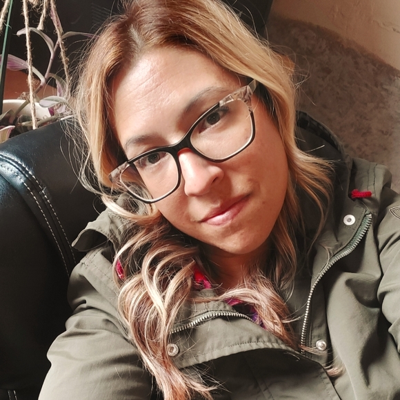 Meet your Posher, Kari - Picture 1 of 1